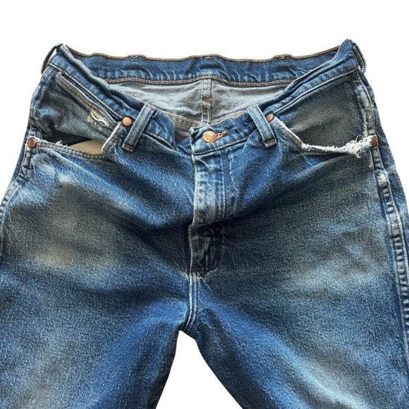 Wrangler Women’s Cut Off Western Jean Shorts - Picture 2 of 5